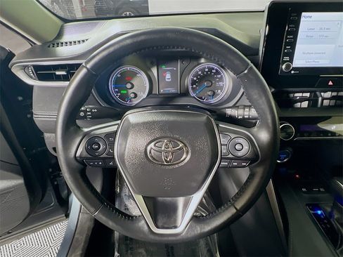Certified 2022 Toyota Venza LE image 11