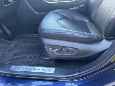 Used 2023 Toyota Highlander Limited image 33