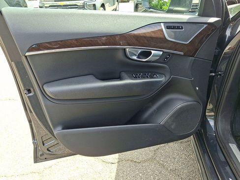 Used 2017 Volvo XC90 T6 Momentum w/ Vision Package AWD/4WD image 13