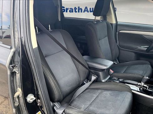 Used 2017 Mitsubishi Outlander SE image 27