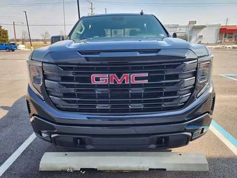 Used 2025 GMC Sierra 1500 Elevation w/ Preferred Package image 8