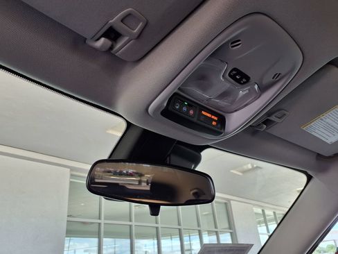 Used 2025 Chevrolet TrailBlazer LT FWD image 36