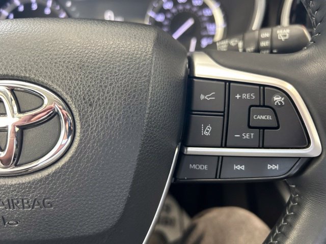 Used 2022 Toyota Highlander XLE AWD/4WD image 26