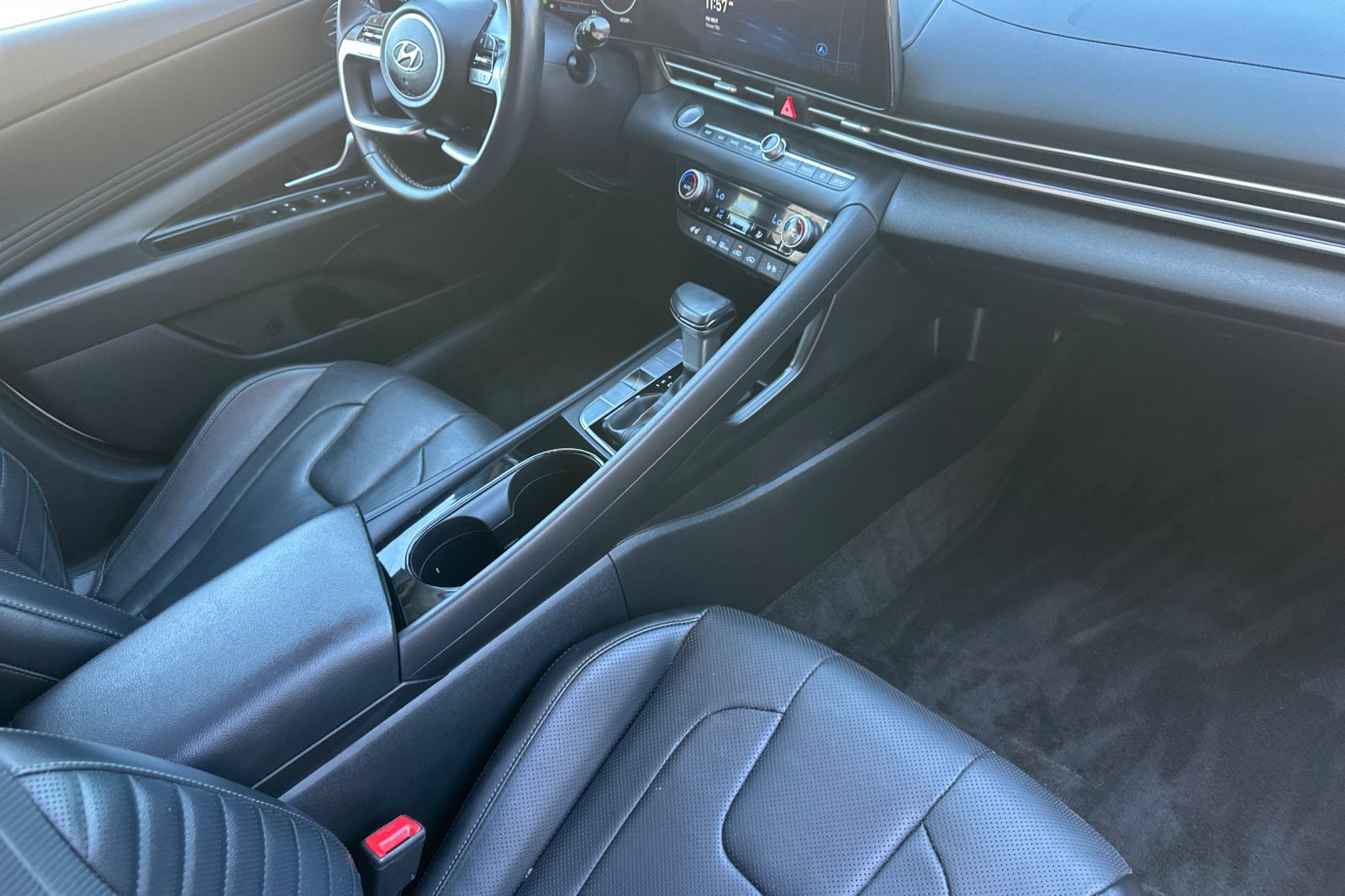 Used 2023 Hyundai Elantra Limited FWD image 15