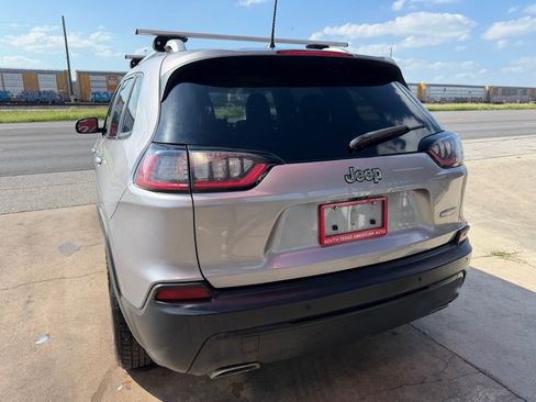 Used 2019 Jeep Cherokee Latitude Plus w/ Comfort/Convenience Group FWD image 37
