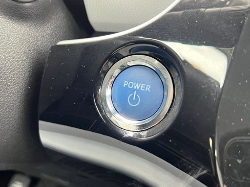 Certified 2022 Toyota Prius LE FWD image 24