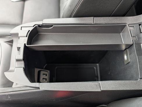 Used 2024 GMC Terrain SLT image 24