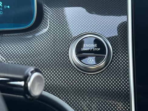 New 2025 Mercedes-Benz C 300 4MATIC Sedan image 18