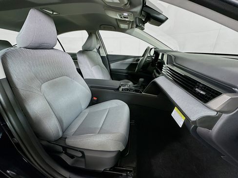 Used 2025 Toyota Camry LE w/ Convenience Package FWD image 29
