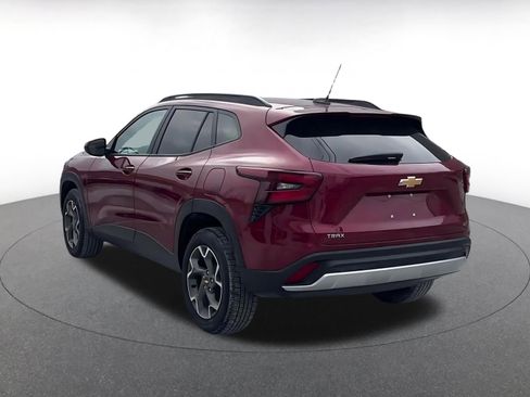 Used 2025 Chevrolet Trax LT w/ LT Convenience Package image 11