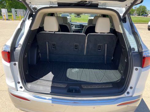 Used 2023 Buick Enclave Essence FWD image 18