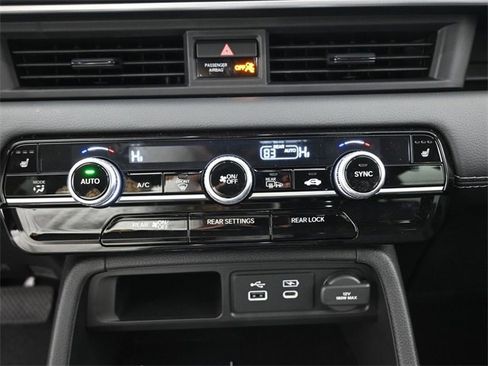 New 2025 Honda Pilot Touring image 9