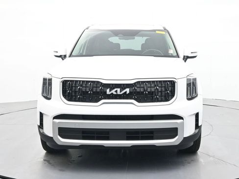Used 2024 Kia Telluride EX w/ EX Captain's Chair Package image 2