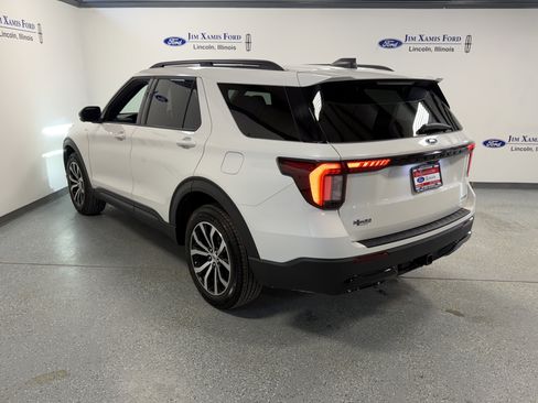 Used 2025 Ford Explorer ST-Line AWD/4WD image 32