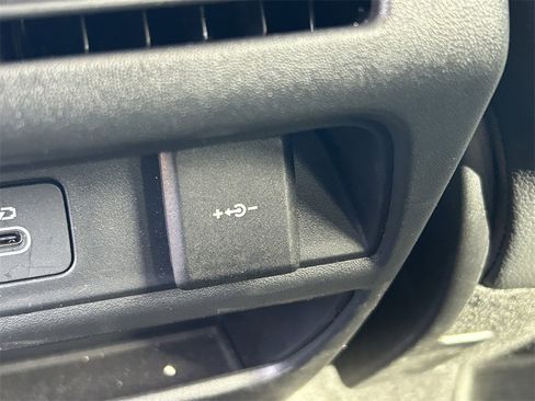 Used 2024 Land Rover Discovery Sport S image 25