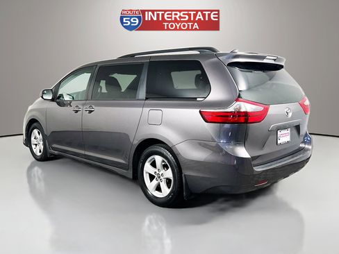 Used 2020 Toyota Sienna LE image 5