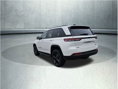 New 2025 Jeep Grand Cherokee Limited w/ Luxury Tech Group II image 3