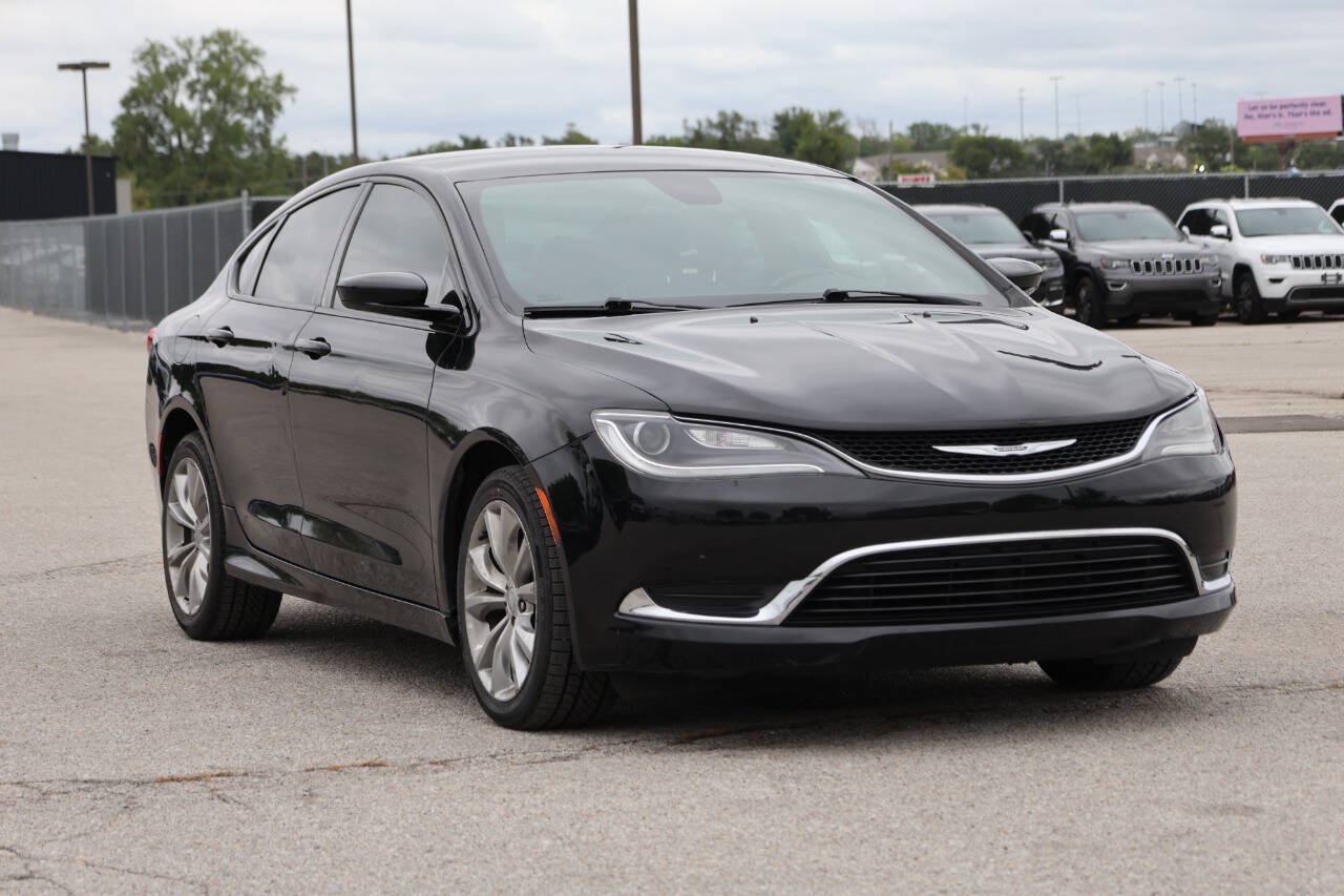 Used 2015 Chrysler 200 S w/ Navigation & Sound Group I FWD image 4