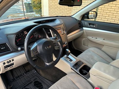 Used 2014 Subaru Outback 2.5i Premium image 11