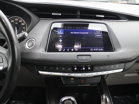 Used 2020 Cadillac XT4 Luxury image 4