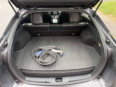 Used 2017 Toyota Prius Prime Premium FWD image 27