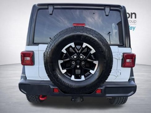 Used 2025 Jeep Wrangler Unlimited Rubicon AWD/4WD image 6