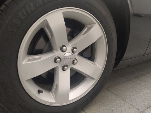 Used 2014 Dodge Challenger SXT RWD image 31