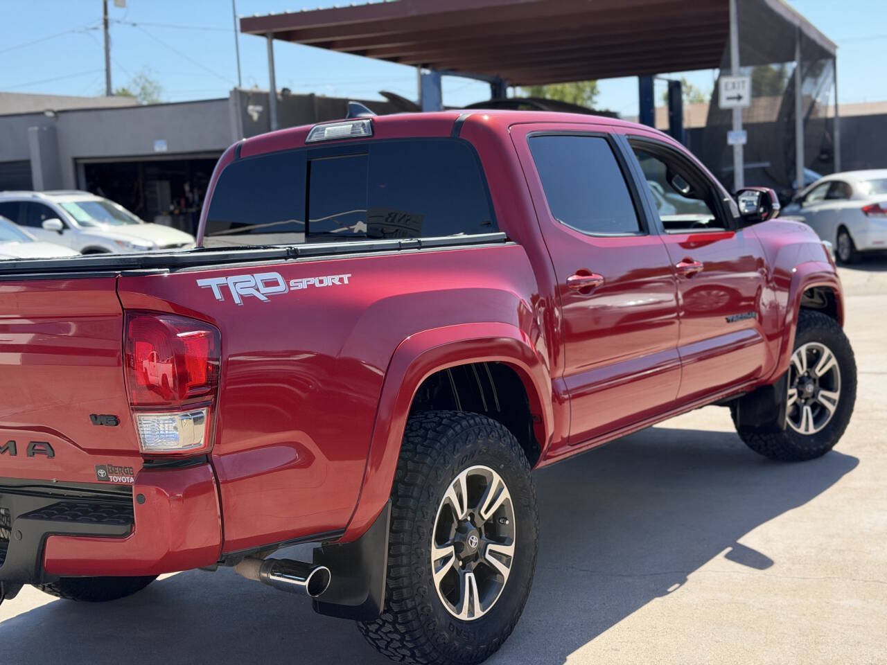 Used 2017 Toyota Tacoma TRD Sport w/ Premium & Technology Package RWD image 20
