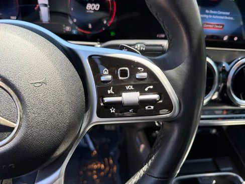 Used 2020 Mercedes-Benz GLB 250 4MATIC image 23