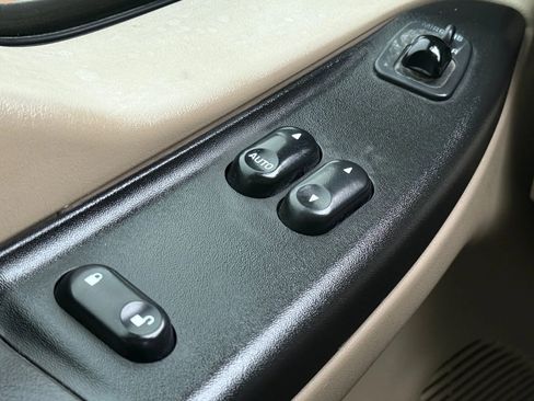 Used 2005 Ford F250 XL image 23