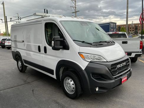 Used 2023 RAM ProMaster 2500 w/ Convenience Group FWD image 3