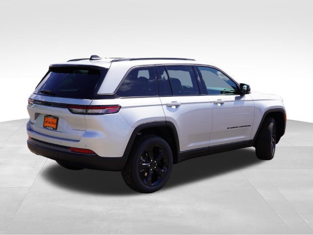 New 2026 Jeep Grand Cherokee Limited w/ Limited Altitude Package AWD/4WD image 3