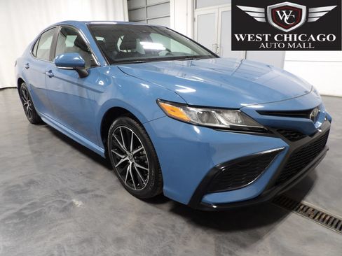 Used 2023 Toyota Camry SE FWD image 1