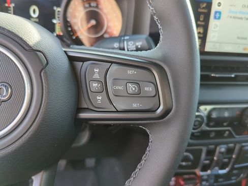 Used 2025 Jeep Gladiator Rubicon w/ Safety Group image 13