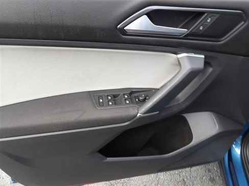 Used 2018 Volkswagen Tiguan S image 11