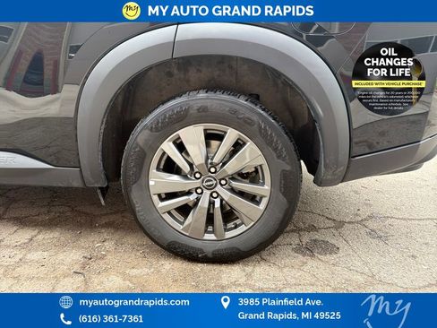 Used 2025 Nissan Pathfinder SV AWD/4WD image 30