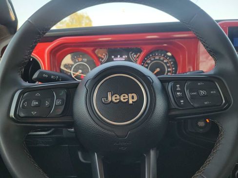 Used 2024 Jeep Gladiator Sport AWD/4WD image 24