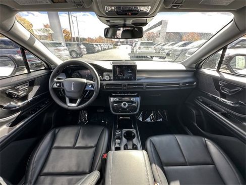 Certified 2022 Lincoln Corsair Standard w/ Equipment Group 101A image 3