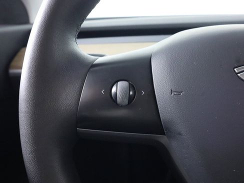 Used 2021 Tesla Model Y Long Range AWD/4WD image 11