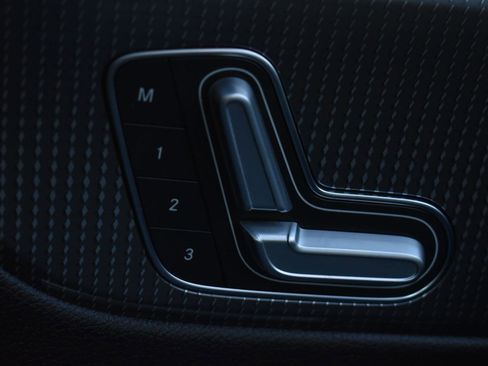 Used 2023 Mercedes-Benz GLB 250 image 19