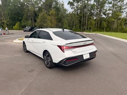 Used 2025 Hyundai Elantra Sport FWD image 15