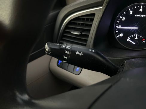 Used 2017 Hyundai Elantra SE image 21