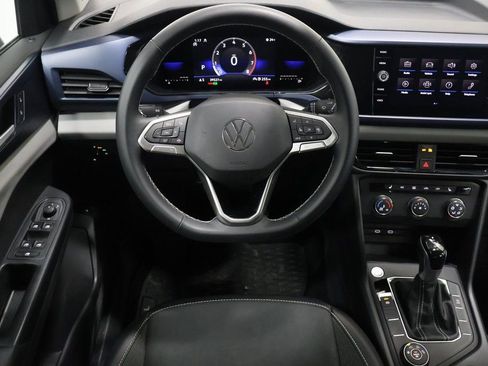 Used 2022 Volkswagen Taos SE image 16