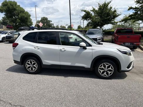 Certified 2023 Subaru Forester Premium AWD/4WD image 9