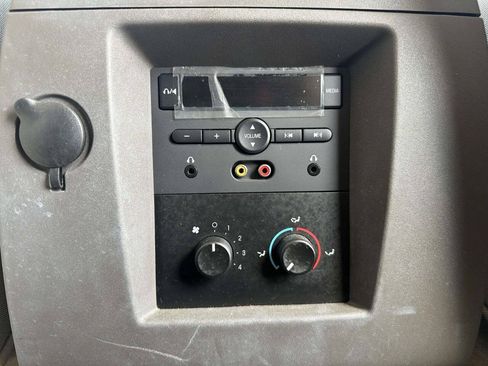 Used 2014 Ford Expedition XLT RWD image 23