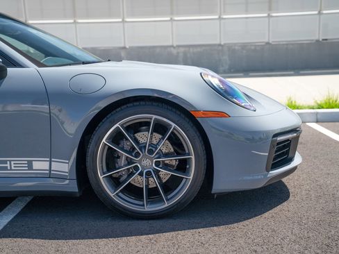 Used 2024 Porsche 911 Carrera RWD image 9