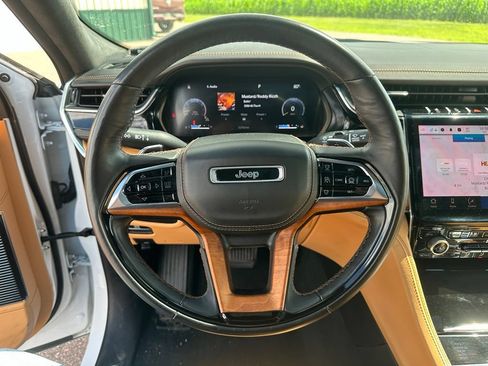 Used 2023 Jeep Grand Cherokee L Summit AWD/4WD image 14