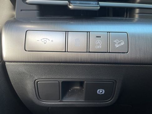 Used 2025 Hyundai Kona SE image 28