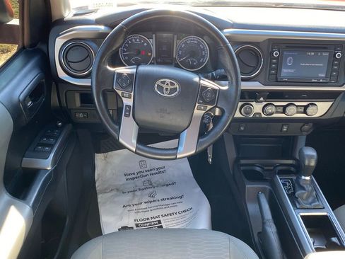 Used 2016 Toyota Tacoma SR image 9