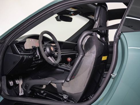 Certified 2025 Porsche 911 Carrera T RWD image 21